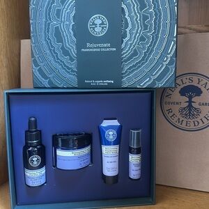 Neal‘s Yard gift set Rejuvenate Frankincense Collection Set NEW